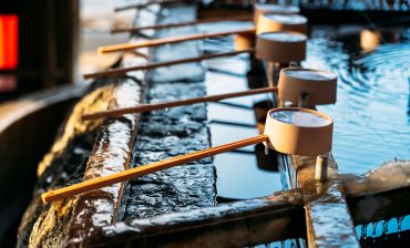 water-pond-in-hokkaido-shrine-temple-for-cleaning--SMHT62D