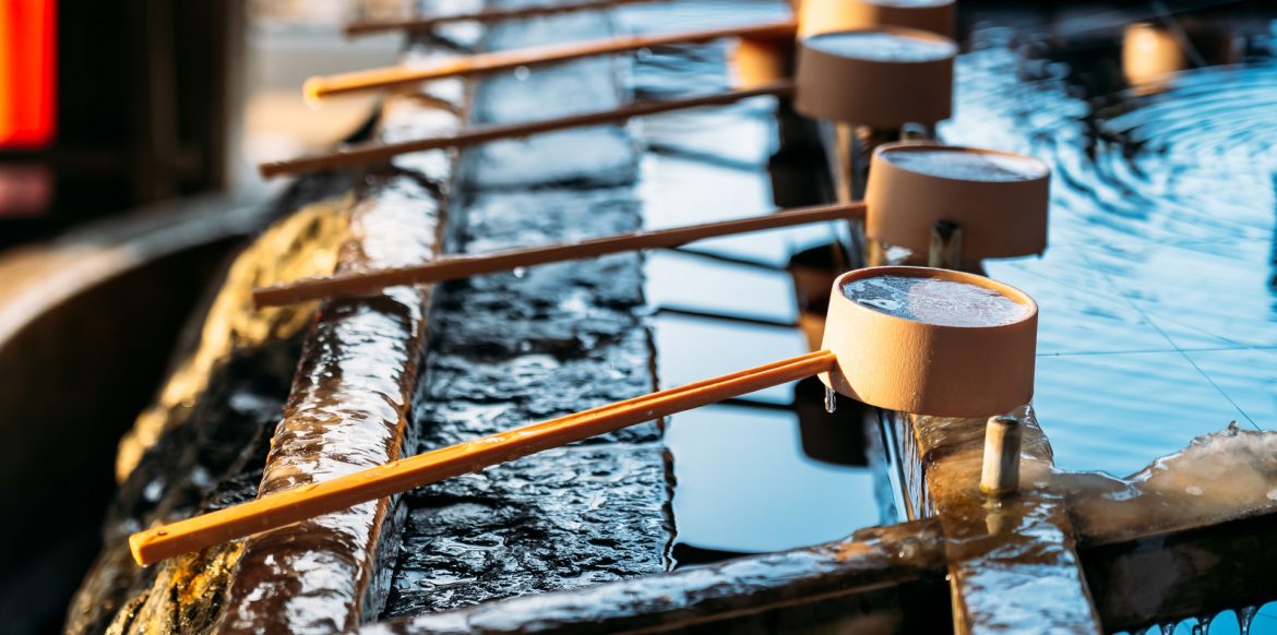 water-pond-in-hokkaido-shrine-temple-for-cleaning--SMHT62D