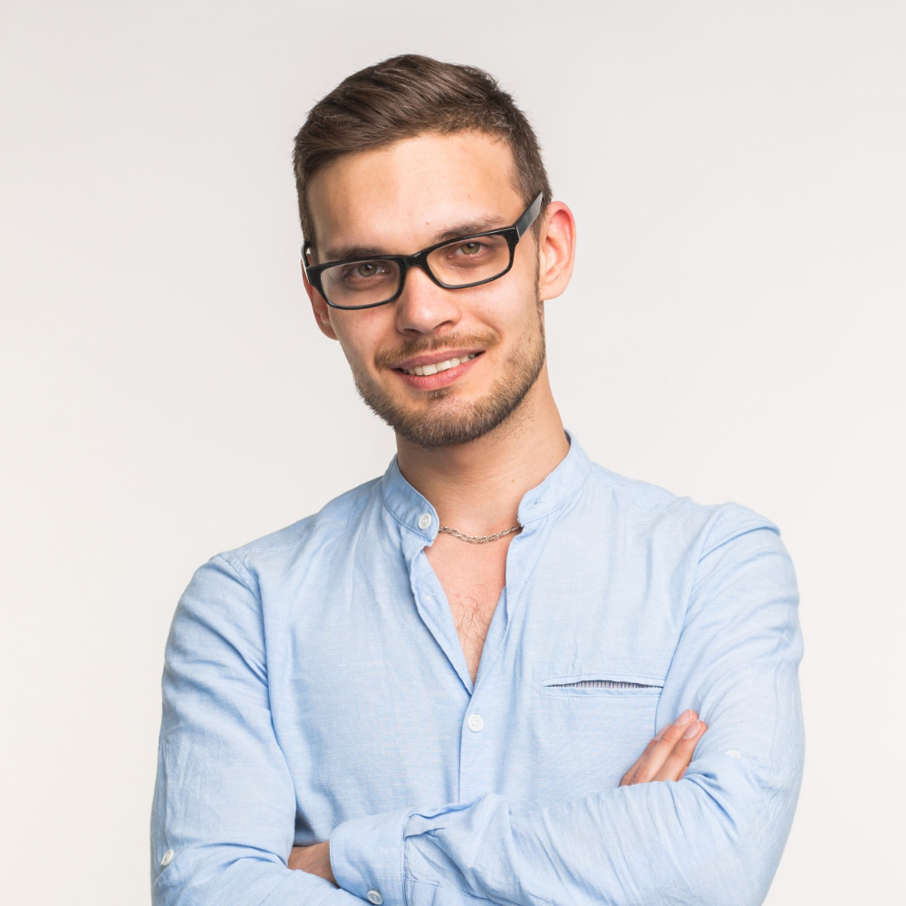 confident-young-handsome-man-keeping-arms-crossed--928T7MG