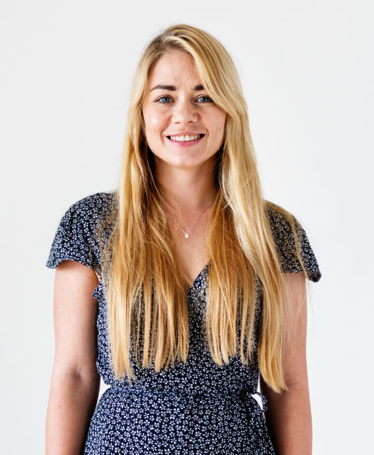 caucasian-woman-portrait-shoot-in-a-studio
